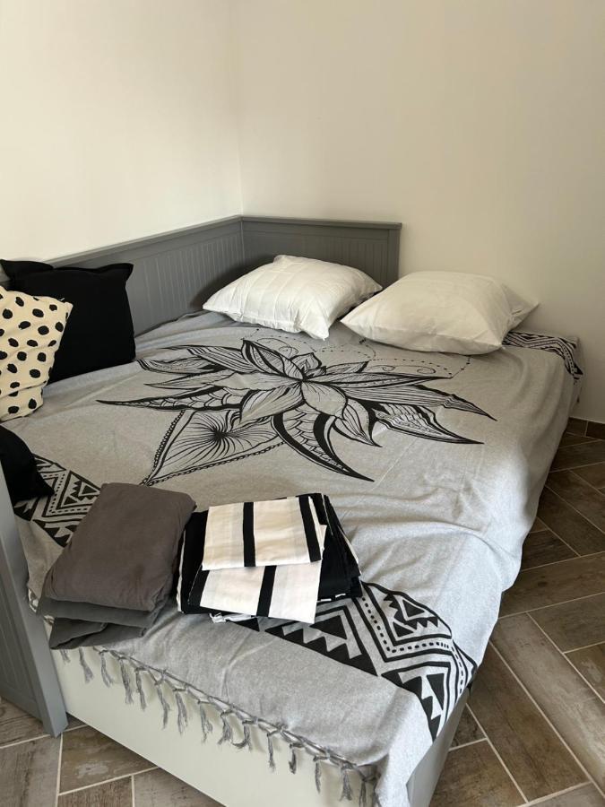 Charmant Studio Dans Villa - Jardin Privatif . La Seyne-sur-Mer Exterior photo