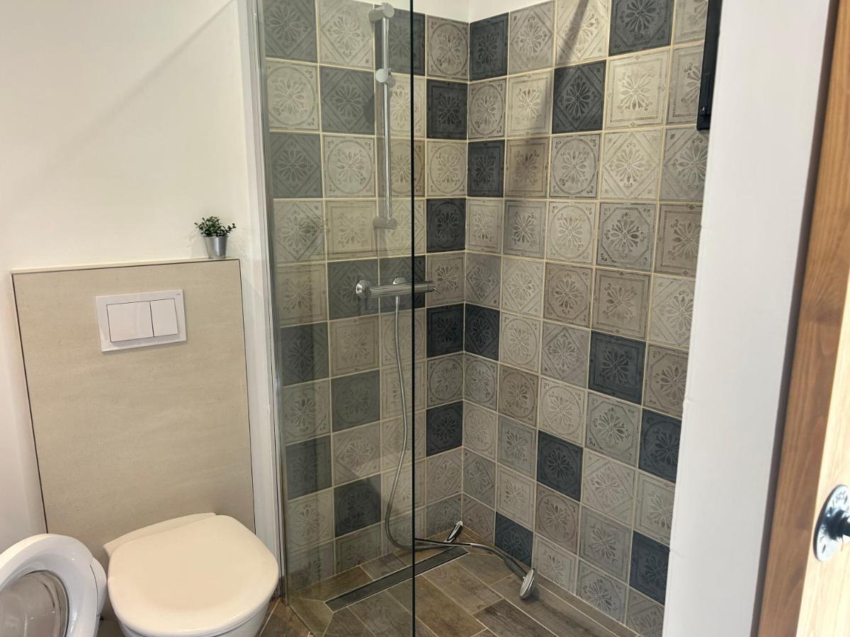 Charmant Studio Dans Villa - Jardin Privatif . La Seyne-sur-Mer Exterior photo