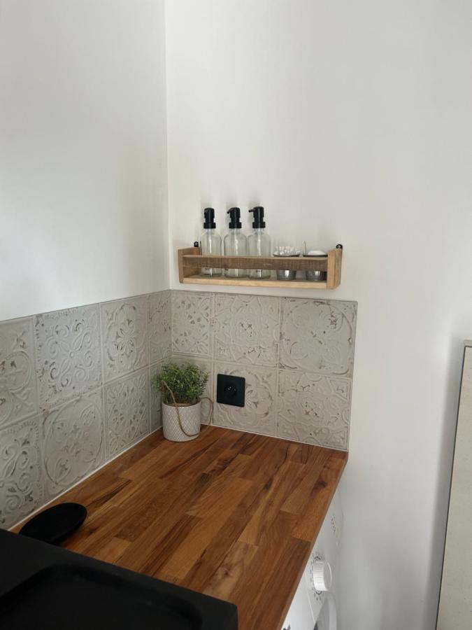 Charmant Studio Dans Villa - Jardin Privatif . La Seyne-sur-Mer Exterior photo